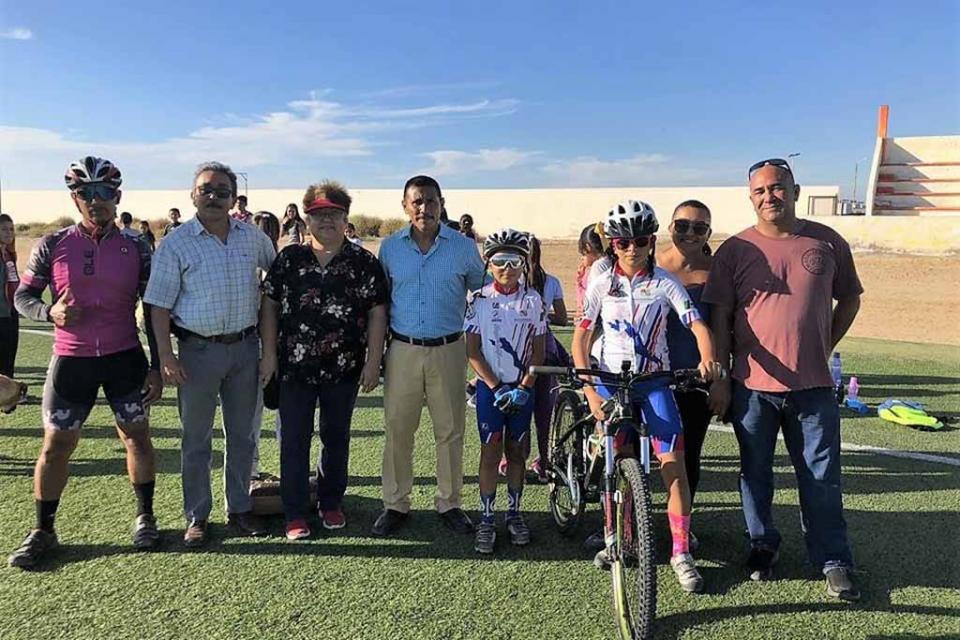 bicicleta Entrega AC bicicleta a atleta de Mulegé