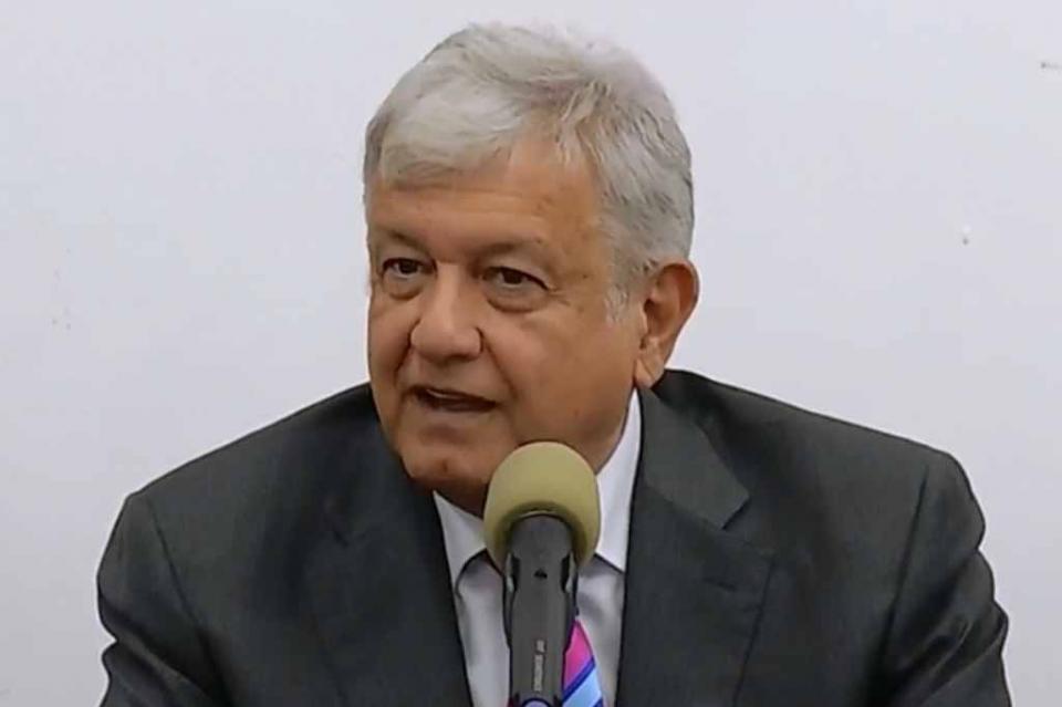 López Obrador confirma que nuevo aeropuerto se construirá en Santa Lucía López Obrador confirma que nuevo aeropuerto se construirá en Santa Lucía