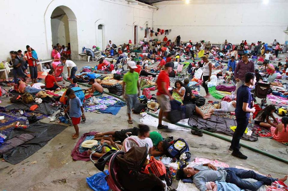 Caravana se instala en Niltepec; va hacia Juchitán este martes Caravana se instala en Niltepec; va hacia Juchitán este martes