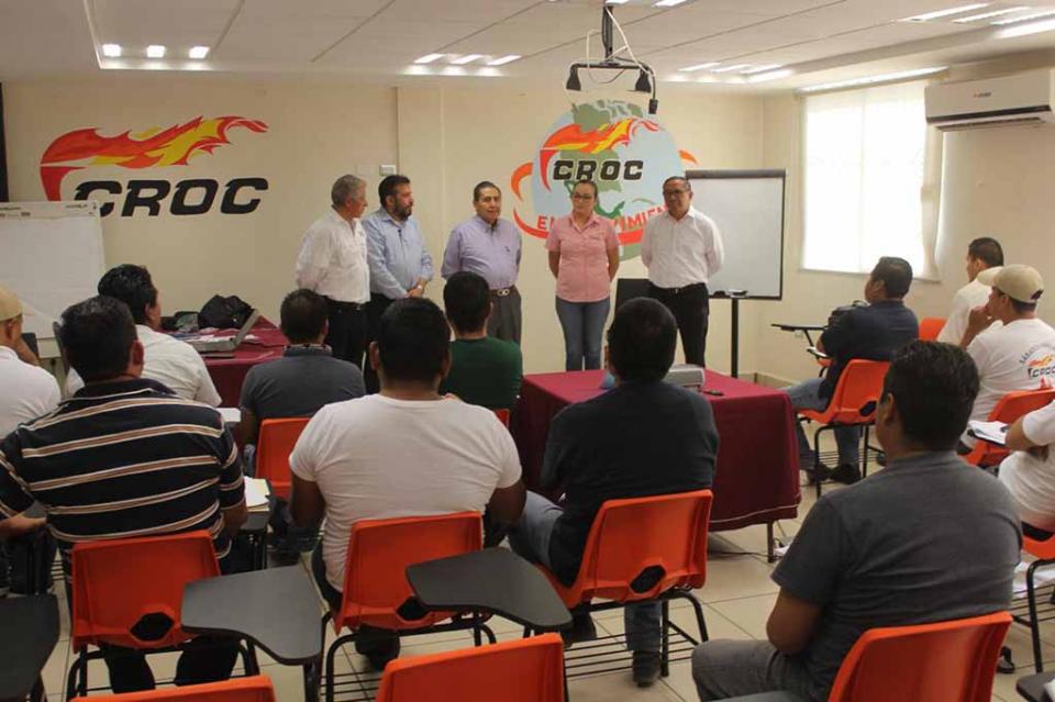 croc22oct En coordinación con el CENAPED la CROC certifica a sus trabajadores en operación de cuartos de hotel