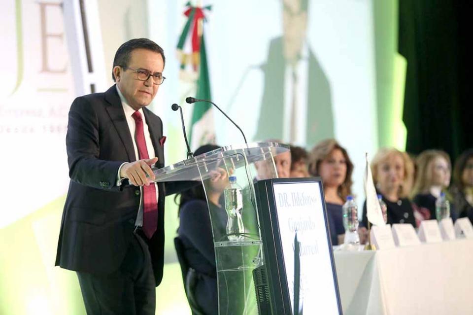 Ildefonso Guajardo descarta crisis por cancelación de aeropuert Guajardo descarta crisis por cancelación de aeropuerto en Texcoco