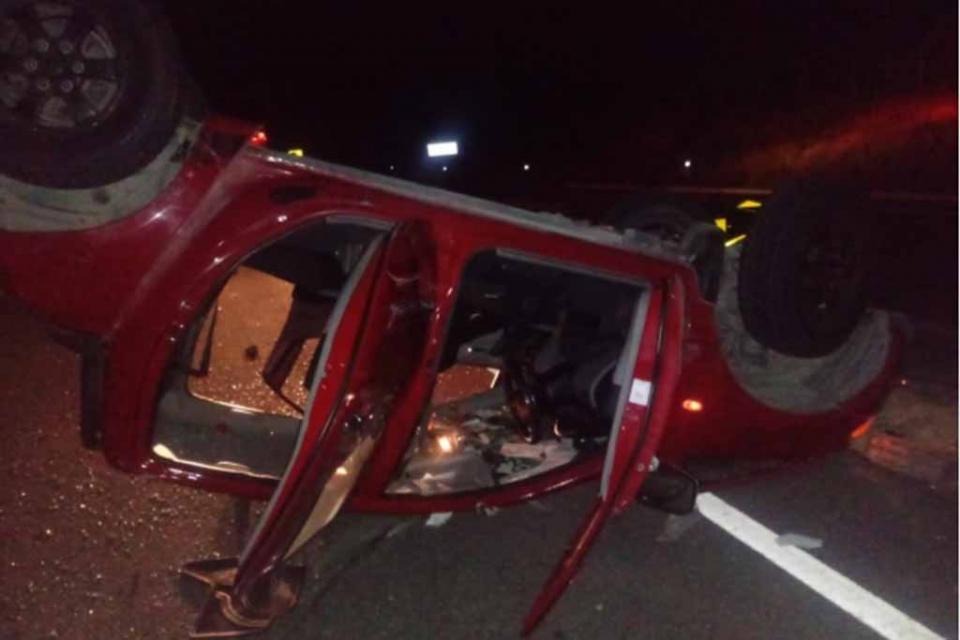 volcadura pescadero Un auto vuelca sobre carretera CSL-Pescadero