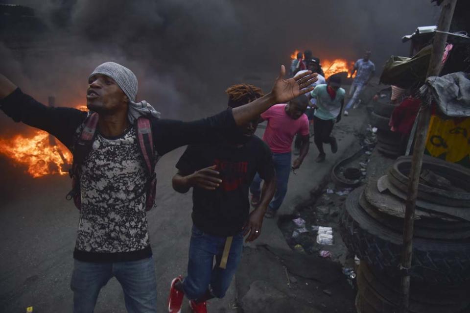 Amanece Haití paralizado tras noche de violentas protestas Amanece Haití paralizado tras noche de violentas protestas
