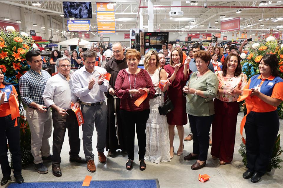 Centro comercial “CHEDRAUI” abre su segunda sucursal en Cabo San Lucas Centro comercial “CHEDRAUI” abre su segunda sucursal en Cabo San Lucas