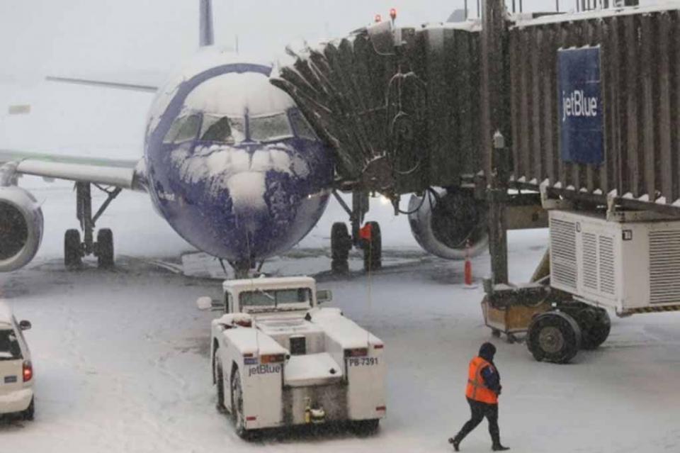 cancelan-vuelos-en-chicago Cancelan cientos de vuelos por primera gran tormenta invernal en EUA