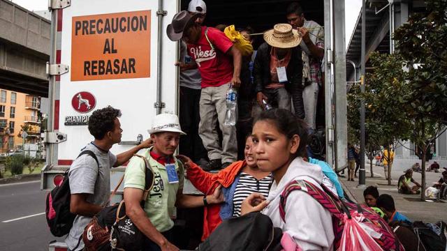 Migrantes centroamericanos permanecen en albergue Olvidados y rezagados, migrantes de tercera caravana continúan en Ciudad de México
