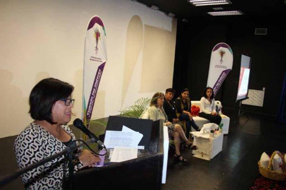 feminicidiosforo Ofrecen minuto de exigencia “no más violencia contra las mujeres” en foro sobre la realidad del Feminicidio