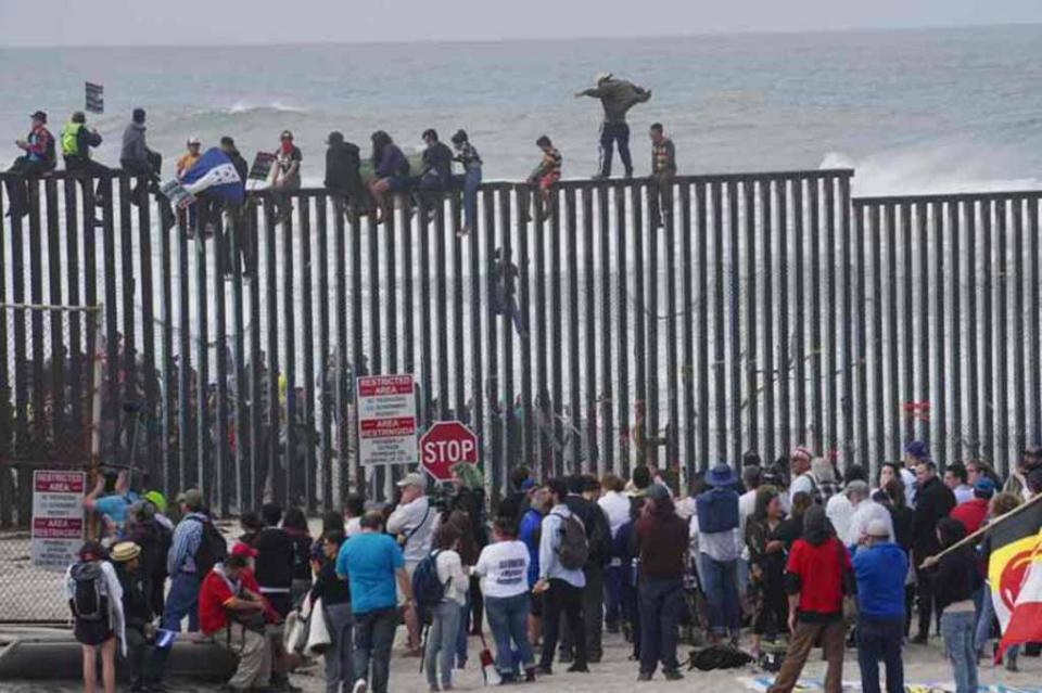 hondureñosdetenidos Detenidos, 98 hondureños que intentaron cruzar a EUA; serán deportados, señala Migración