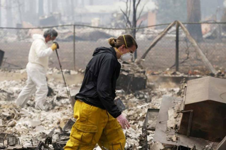Aumentan a 76 el número de muertos por incendios en California Aumentan a 76 el número de muertos por incendios en California