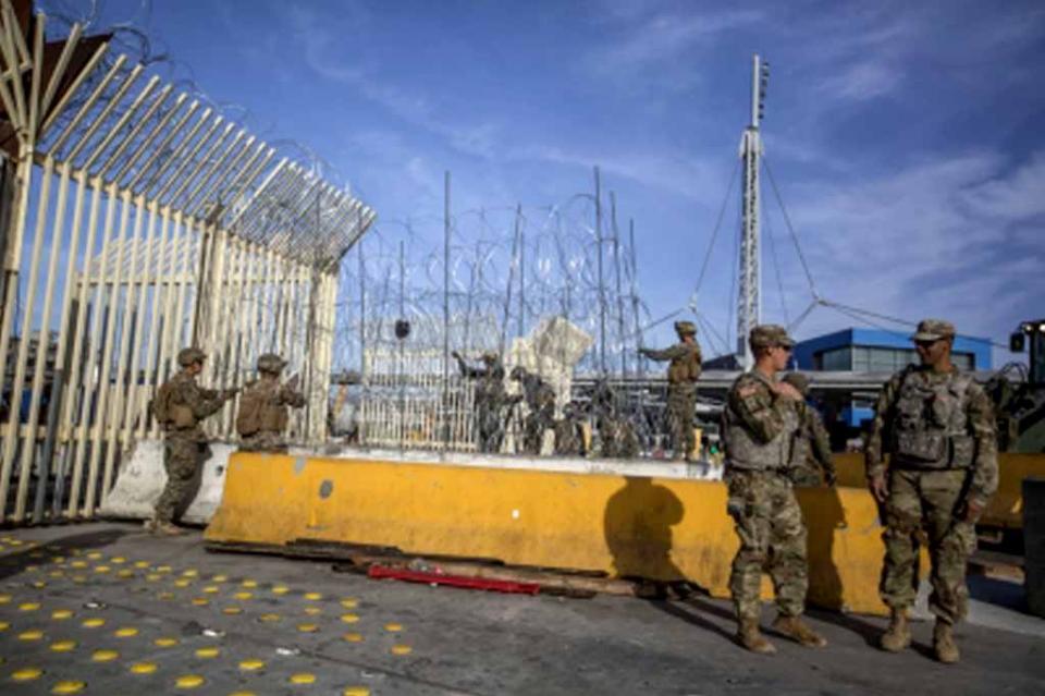 Autoridades de EUA cierran en garitas de California ante caravana Autoridades de EUA cierran en garitas de California ante caravana