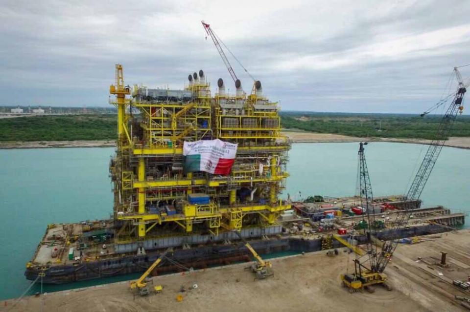 Zarpa la plataforma petrolera más grande construida en México Zarpa la plataforma petrolera más grande construida en México