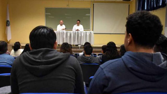 uabcs22nov Alumnos de la UABCS acuden a conferencia sobre la ética y los derechos humanos