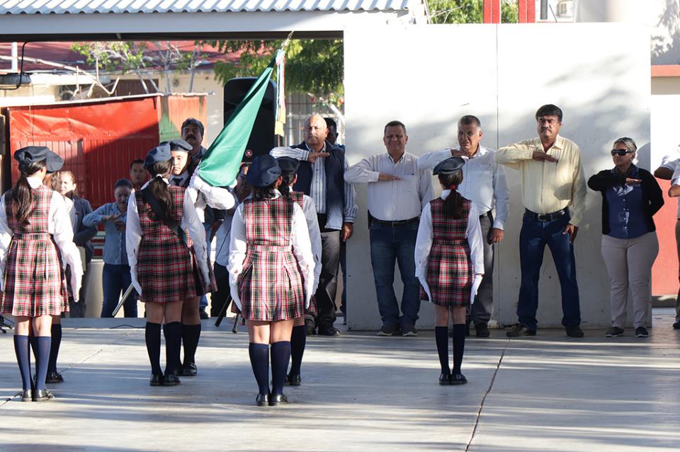 Se realizan los honores a la bandera en la primaria “Amelia Wilkes Ceseña” Se realizan los honores a la bandera en la primaria “Amelia Wilkes Ceseña”