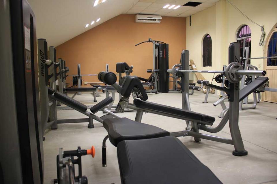 Cuenta UABCS con nuevo gimnasio de pesas para sus contingentes deportivos Cuenta UABCS con nuevo gimnasio de pesas para sus contingentes deportivos