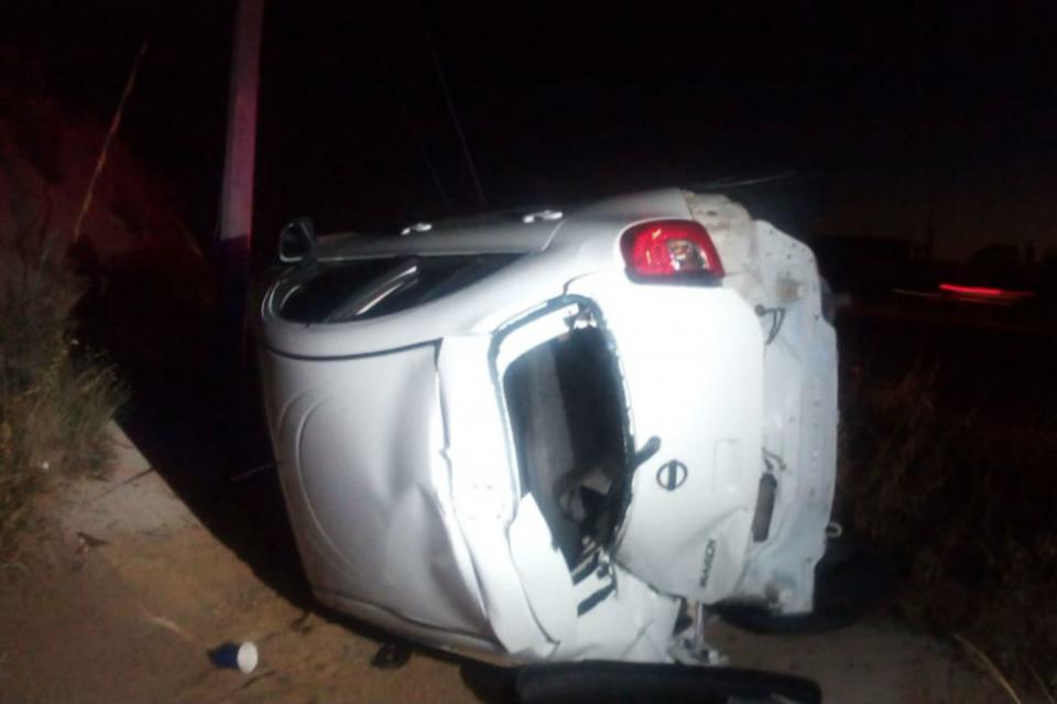 Dos mujeres sufren volcadura en carretera Todos Santos Dos mujeres sufren volcadura en carretera Todos Santos
