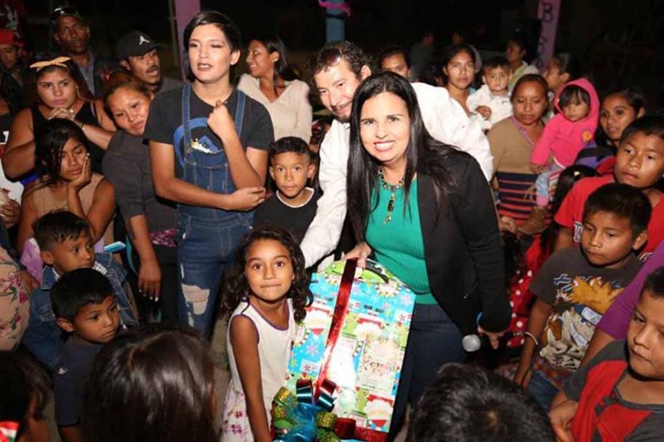 Niños de la colonia Leonardo Gástelum comparten posada con alcaldesa Armida Castro Niños de la colonia Leonardo Gástelum comparten posada con alcaldesa Armida Castro