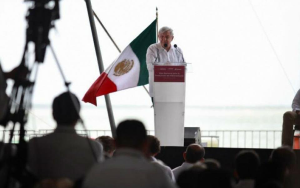 barriles2 Producir 2.4 millones de barriles de petróleo diarios, meta sexenal de López Obrador
