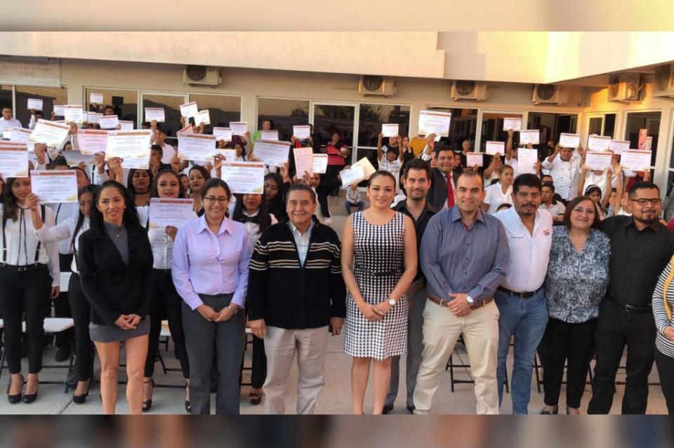 croc Como regalo de Navidad entrega CROC constancias de capacitación a sus trabajadores en CSL