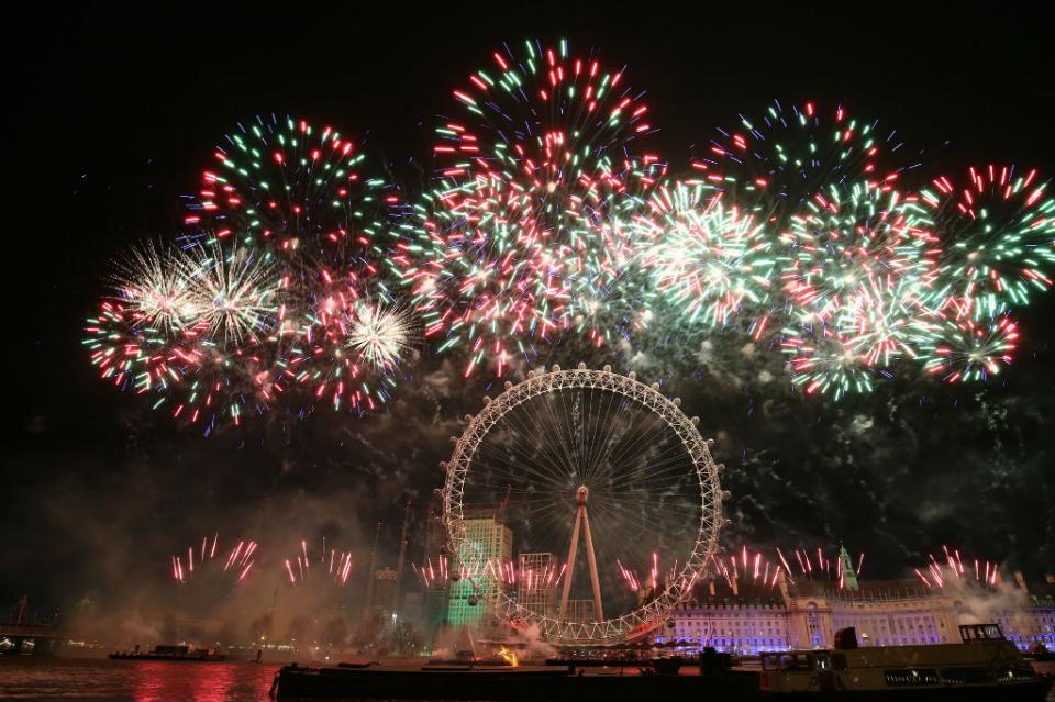 felizaño2 Así recibirán el Año Nuevo en el mundo, con tradiciones fuera de lo común