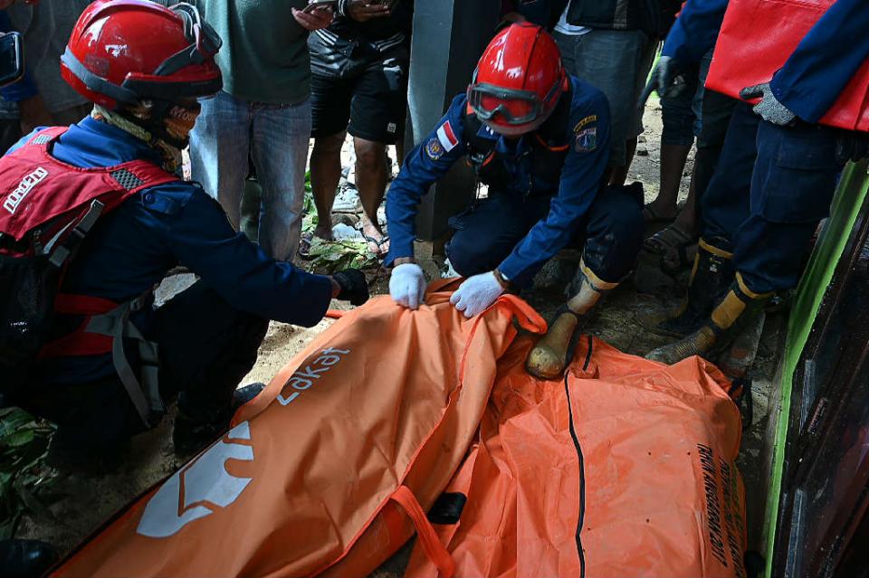 indonesia Asciende a 373 el número de muertos por tsunami en Indonesia