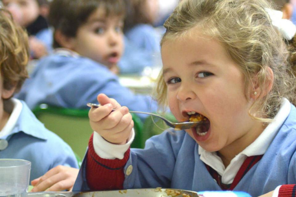 niñoscomiendo2 Niños de 2 a 9 años comen más alimentos ultraprocesados, según estudio