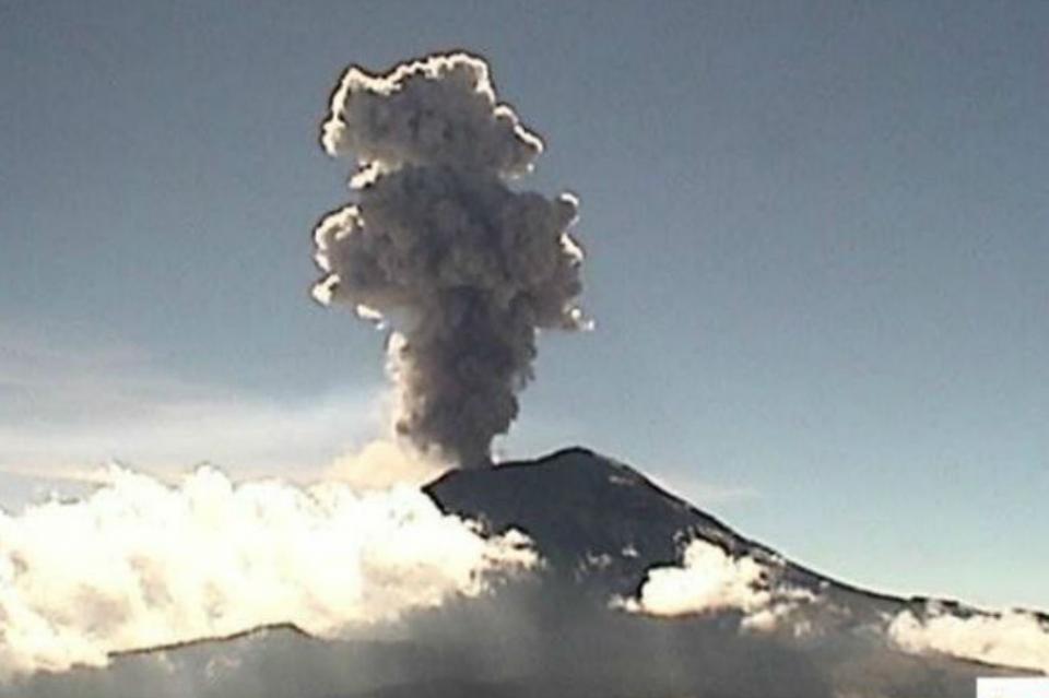 popo2 Popocatépetl emite fumarola de más de un kilómetro de altura