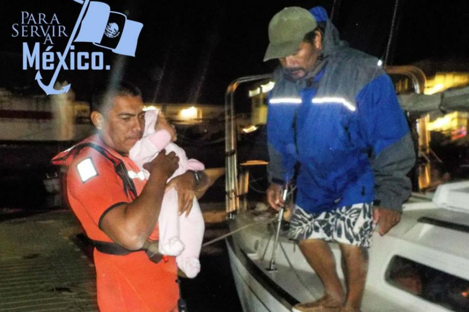 semar Rescata Marina embarcación con 4 tripulantes en Punta Coyote, entre ellos un bebé