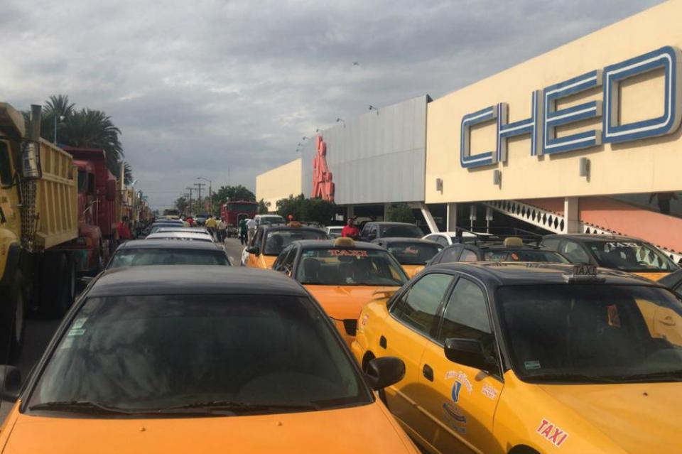 taxistasmanifestacion Taxistas cierran calles de La Paz con manifestación contra Ley que permite UBER