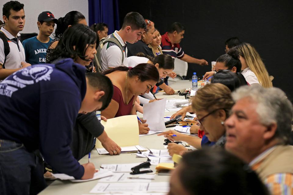En apoyo a la economía familiar se realizó el pago de 2 mil 799 becas a estudiantes En apoyo a la economía familiar se realizó el pago de 2 mil 799 becas a estudiantes