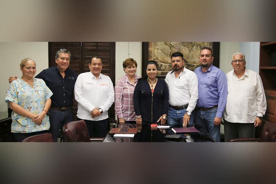 Se reúne Armida Castro con maestros de Los Cabos Se reúne Armida Castro con maestros de Los Cabos