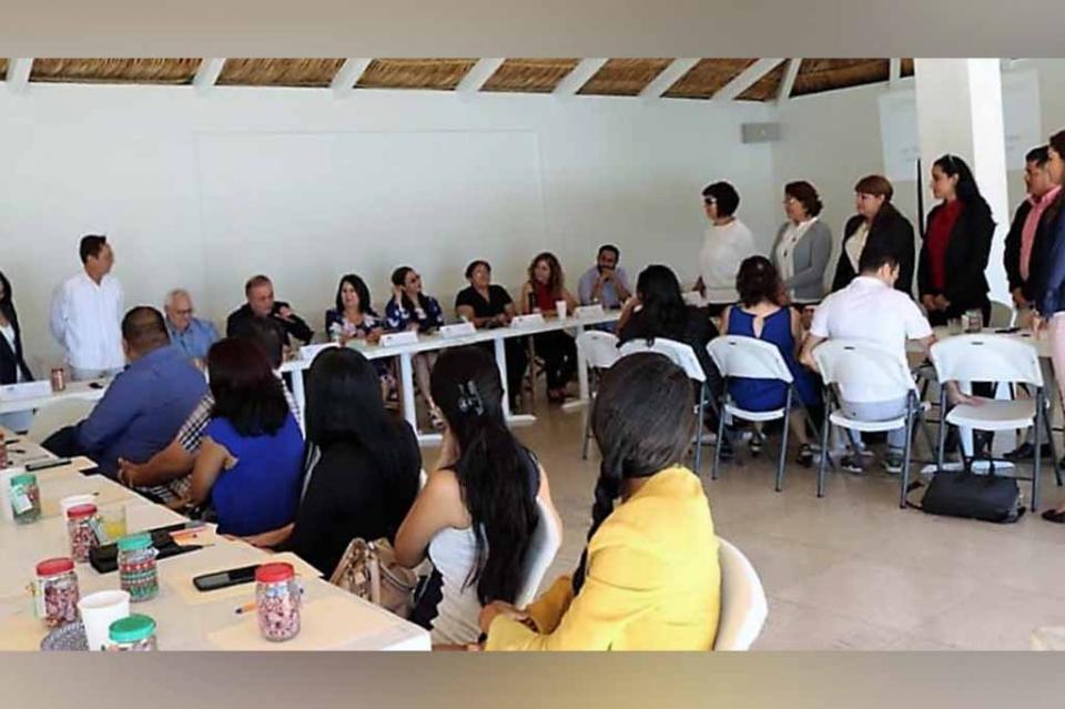 La unión entre iniciativa privada y gobierno es vital para crear empleos y sostener el bienestar social La unión entre iniciativa privada y gobierno es vital para crear empleos y sostener el bienestar social