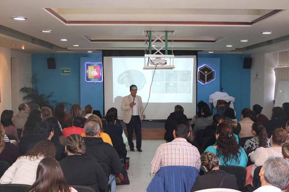 Reciben maestros estrategias para atender alumnos de educación especial Reciben maestros estrategias para atender alumnos de educación especial