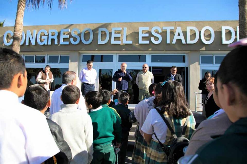 Estudiantes de la escuela Carlos A. Carrillo, realizan la Ruta de las Instituciones Estudiantes de la escuela Carlos A. Carrillo, realizan la Ruta de las Instituciones