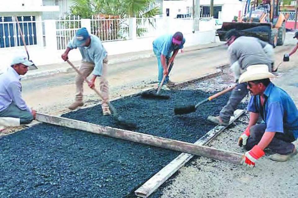 Trabaja Decimotercera Administración en programa de bacheo en todo el municipio Trabaja Decimotercera Administración en programa de bacheo en todo el municipio