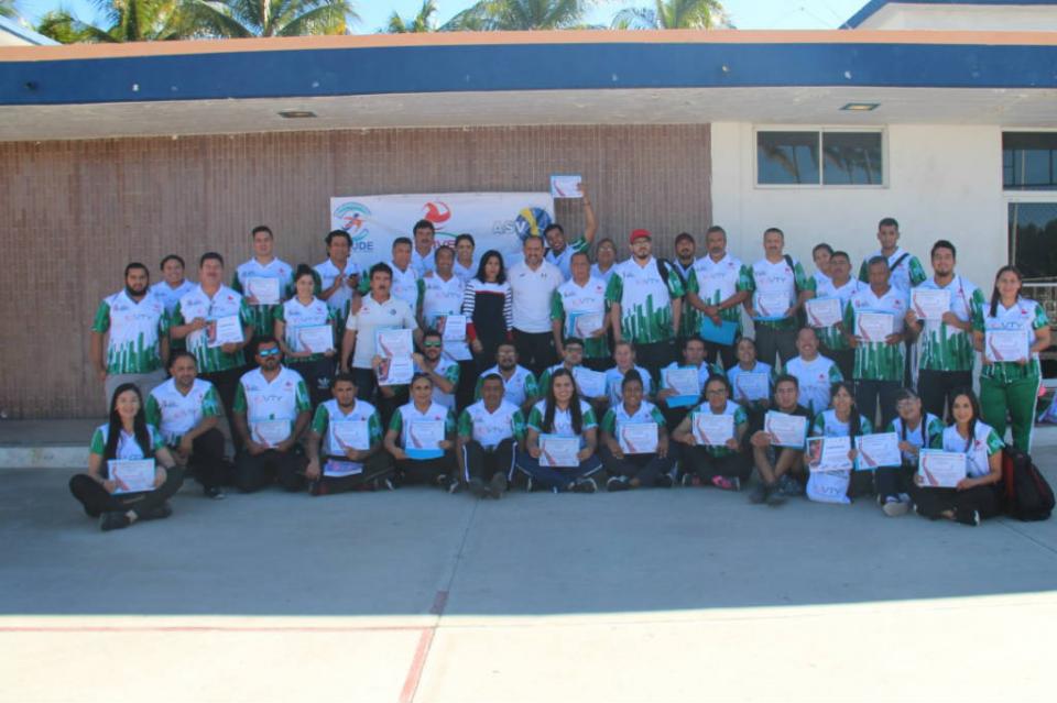 cursos2 Acreditan a entrenadores nivel II de voleibol
