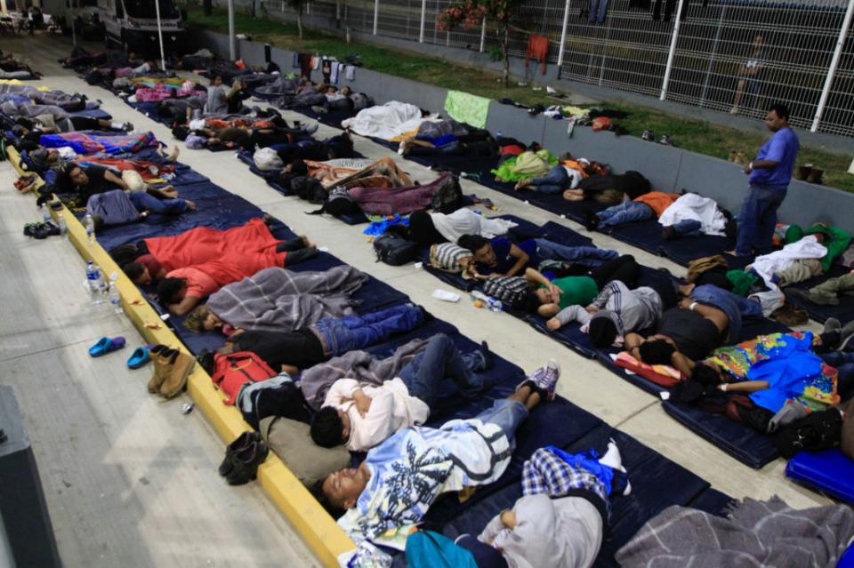 migrantes Caravana migrante transita por la carretera costera de Chiapas