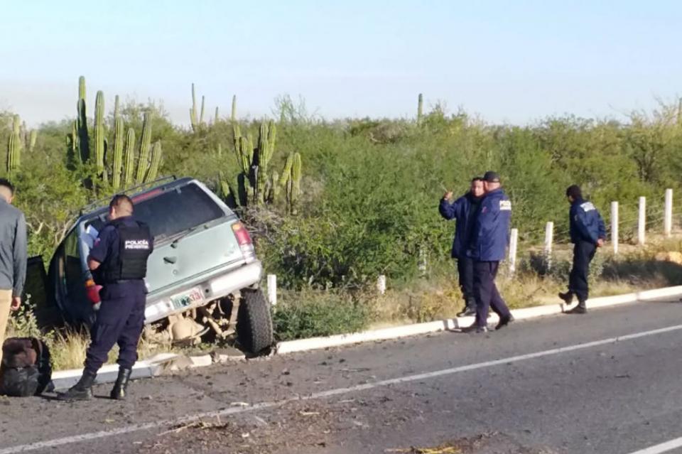 volcaduratodossantos Se registra una volcadura en carretera Todos Santos-La Paz
