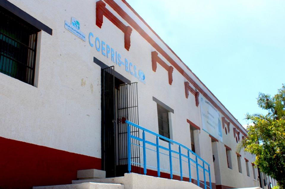 Contribuye COEPRIS a la regulación comercial en playa de Los Cabos Contribuye COEPRIS a la regulación comercial en playa de Los Cabos