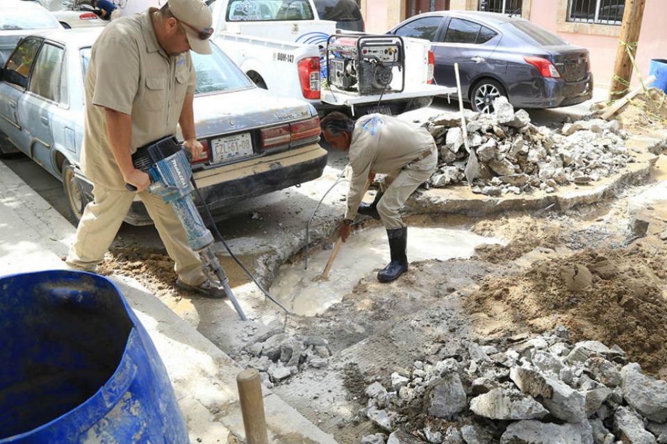 bachesoomsapas Pronta atención de Oomsapas Los Cabos a reportes y reparación de fugas afirman vecinos de la 8 de Octubre en SJC