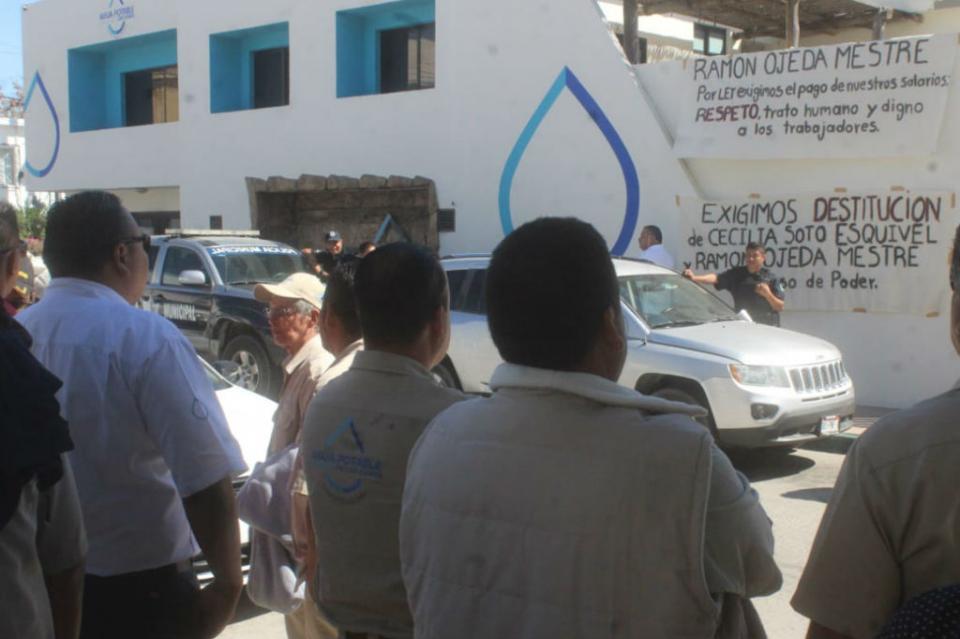 oomsapas2 Trabajadores del Oomsapas se manifiestan por incumplimiento de pagos