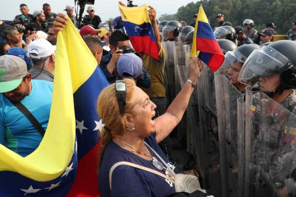 soldados4 Desertan soldados venezolanos en medio de tensión en pasos fronterizos