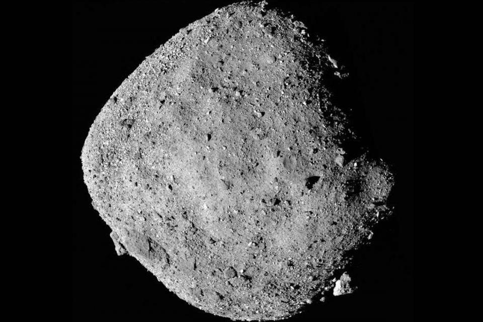 Hallan abundantes minerales acuíferos en asteroide Bennu Hallan abundantes minerales acuíferos en asteroide Bennu