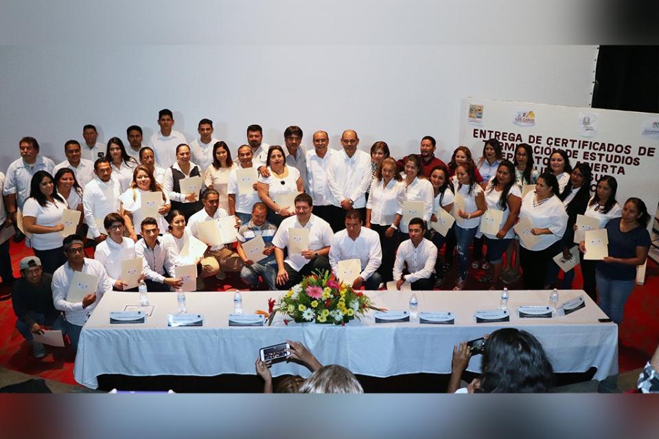 48 egresados reciben su certificado del Subsistema de Preparatoria Abierta en Cabo San Lucas 48 egresados reciben su certificado del Subsistema de Preparatoria Abierta en Cabo San Lucas