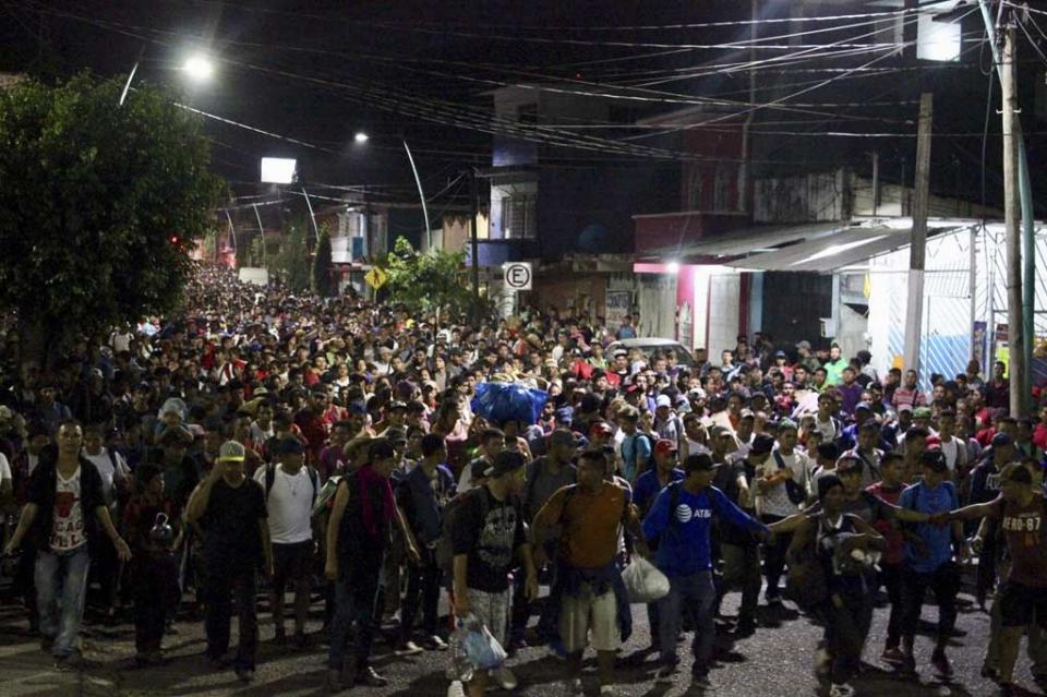 Avanza caravana de más de dos mil migrantes rumbo a Huixtla Avanza caravana de más de dos mil migrantes rumbo a Huixtla