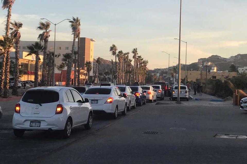 Se manifiestan choferes de Uber exigen a las autoridades suelo parejo Se manifiestan choferes de Uber exigen a las autoridades suelo parejo