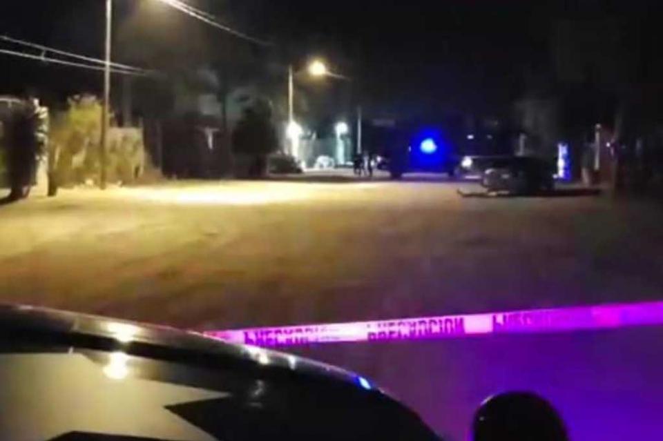 Atacan a balazos un auto en Ejido Centenario, hay un muerto Atacan a balazos un auto en ejido El Centenario, hay un muerto