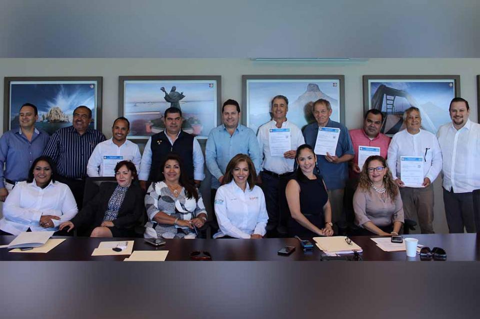 Entrega SETUES primeras licencias de agentes profesionales inmobiliarios Entrega SETUES primeras licencias de agentes profesionales inmobiliarios