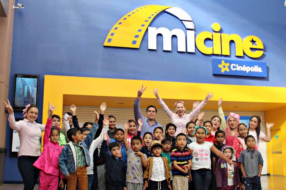 Festeja SEDIF a niñas y niños del CREE Festeja SEDIF a niñas y niños del CREE
