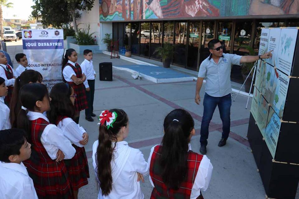 Presentan en el Centro SEP la exposición “Que Desastre” Presentan en el Centro SEP la exposición “Que Desastre”