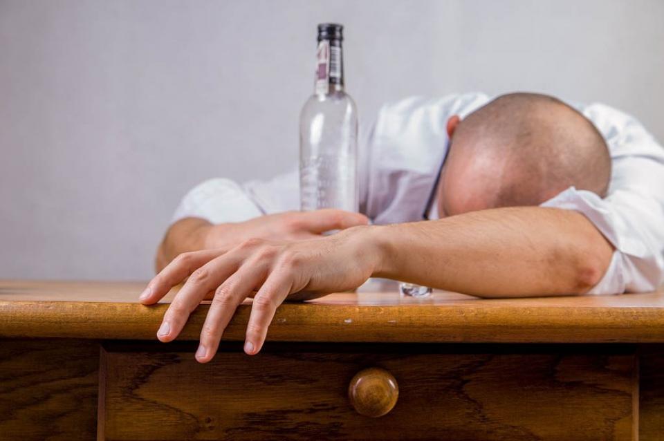 Confirma estudio que alcoholismo está marcado por variantes genéticas Confirma estudio que alcoholismo está marcado por variantes genéticas